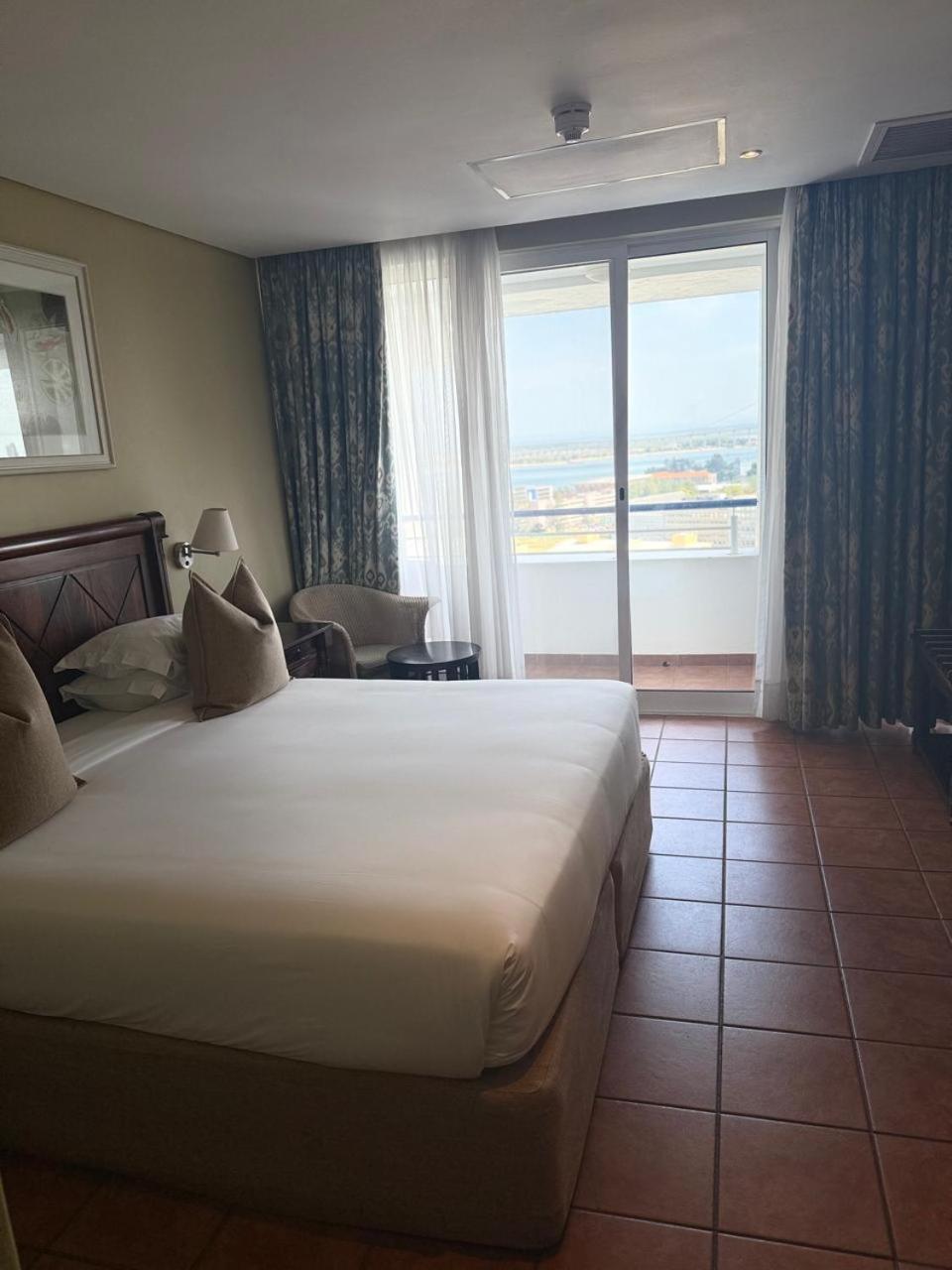 Hotel Cardoso Maputo Bagian luar foto