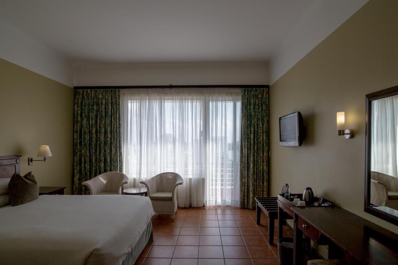 Hotel Cardoso Maputo Bagian luar foto